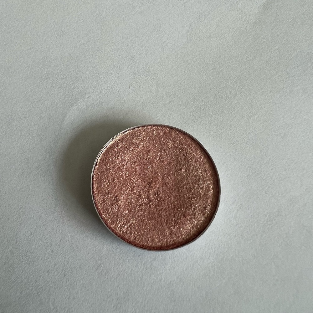 Mac cosmetics eyeshadow Gleam